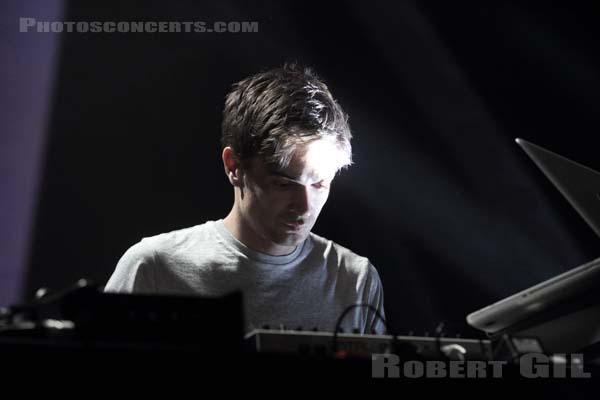 JON HOPKINS - 2014-06-05 - PARIS - Espace Charlie Parker - Grande Halle - 